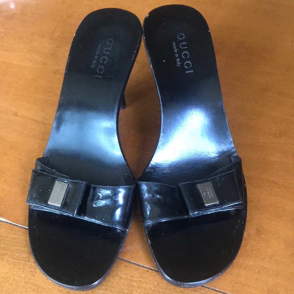 Black Gucci heel sandals- early 90s / 2000s sex and the city